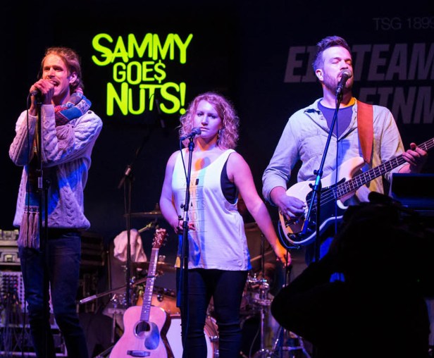 Samy Goes Nuts beim Past X-Mas Rock 2015